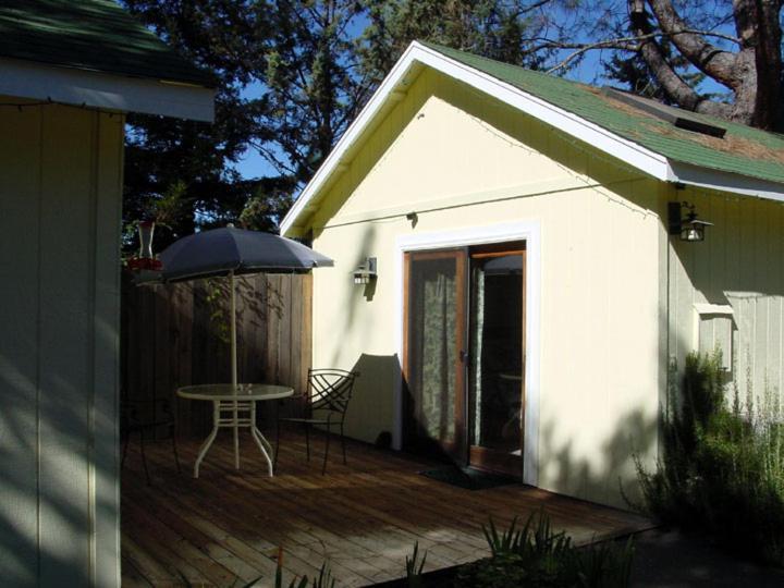 Backyard Garden Oasis Middletown Exterior foto